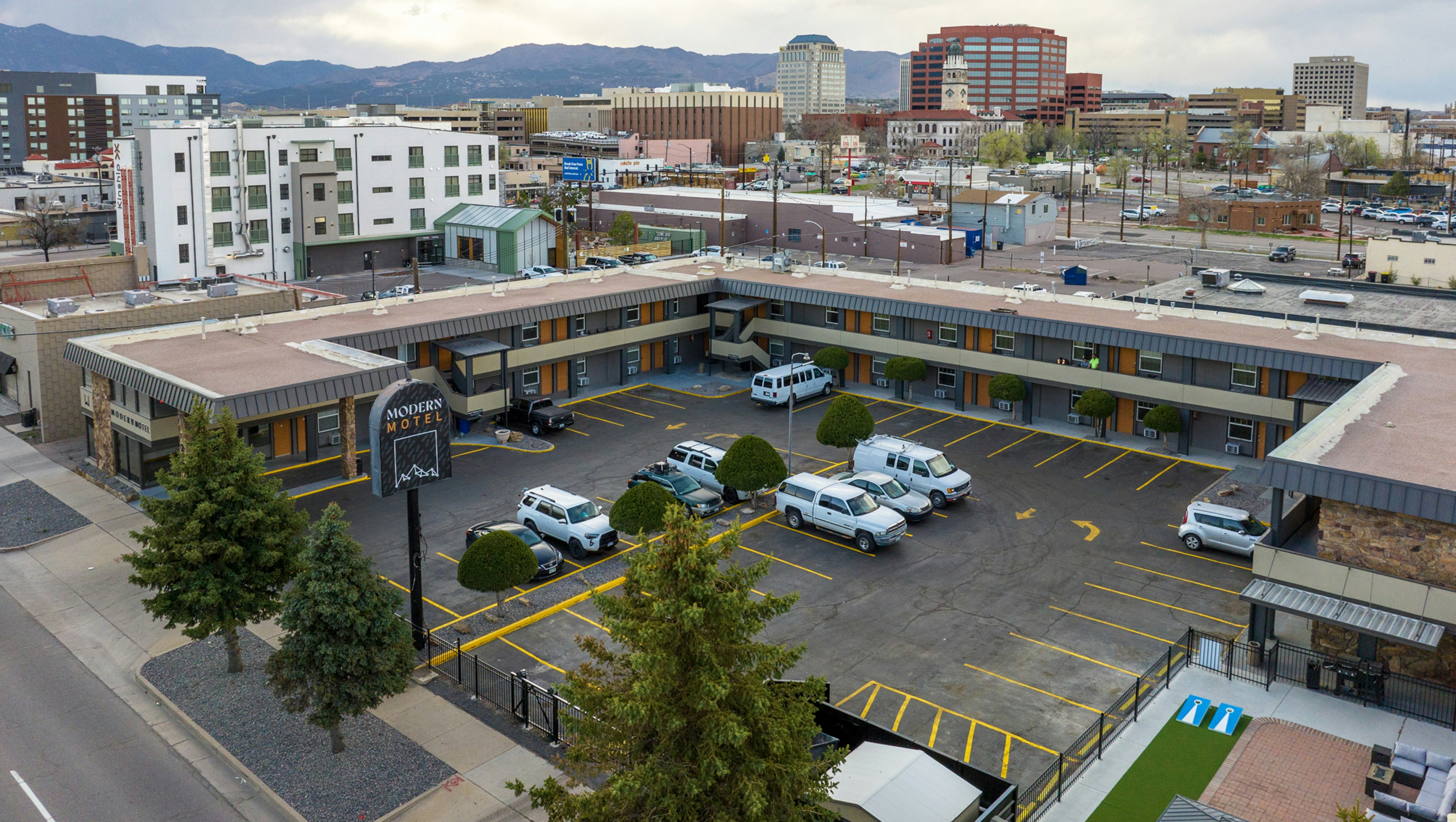 Travelers Uptown Motel 48/54