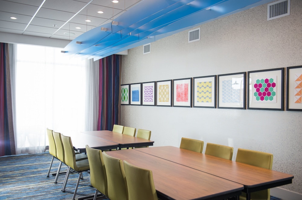 Holiday Inn Express And Suites Rock Falls 47/47
