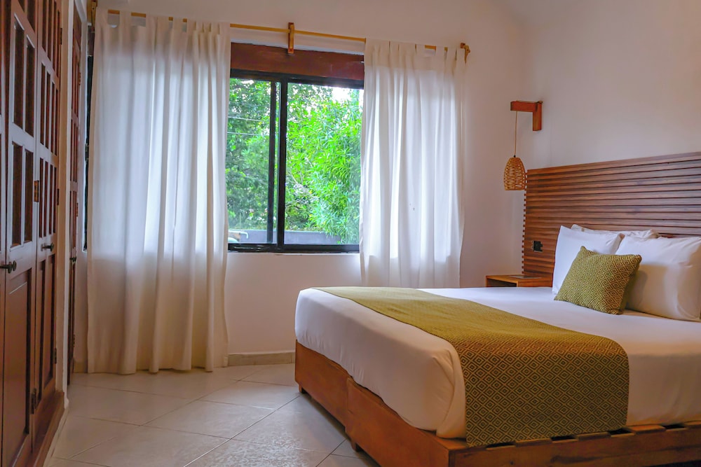 Enigmatic Boutique Hotel 9/44