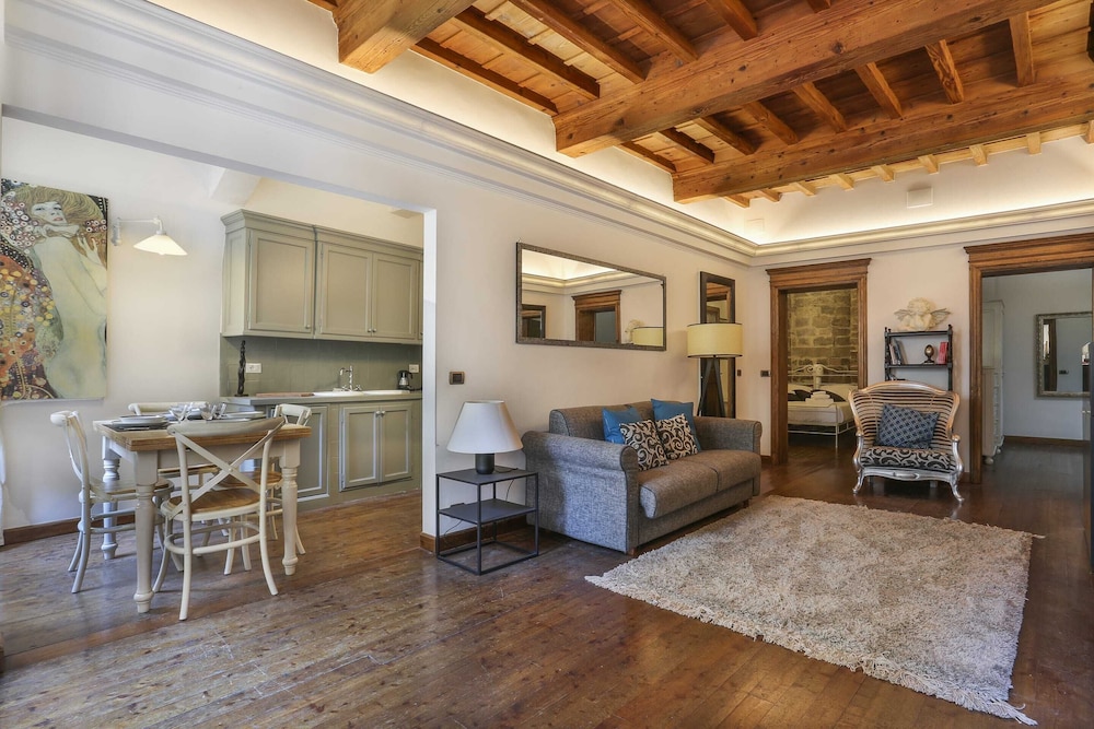 Pontevecchio Stylish Apartment in Florence-hosted by Sweetstay 7/14