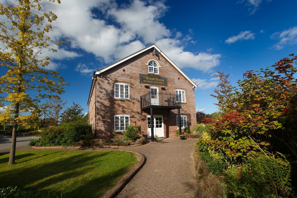 The Wharf House 39/43