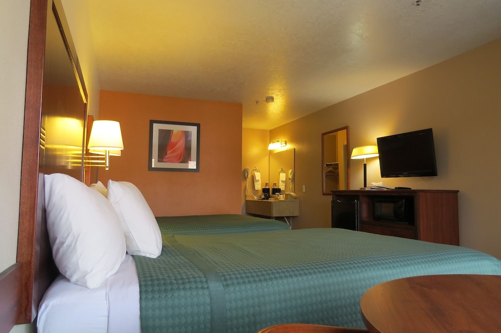 Room, 2 Queen Beds, Pool Side