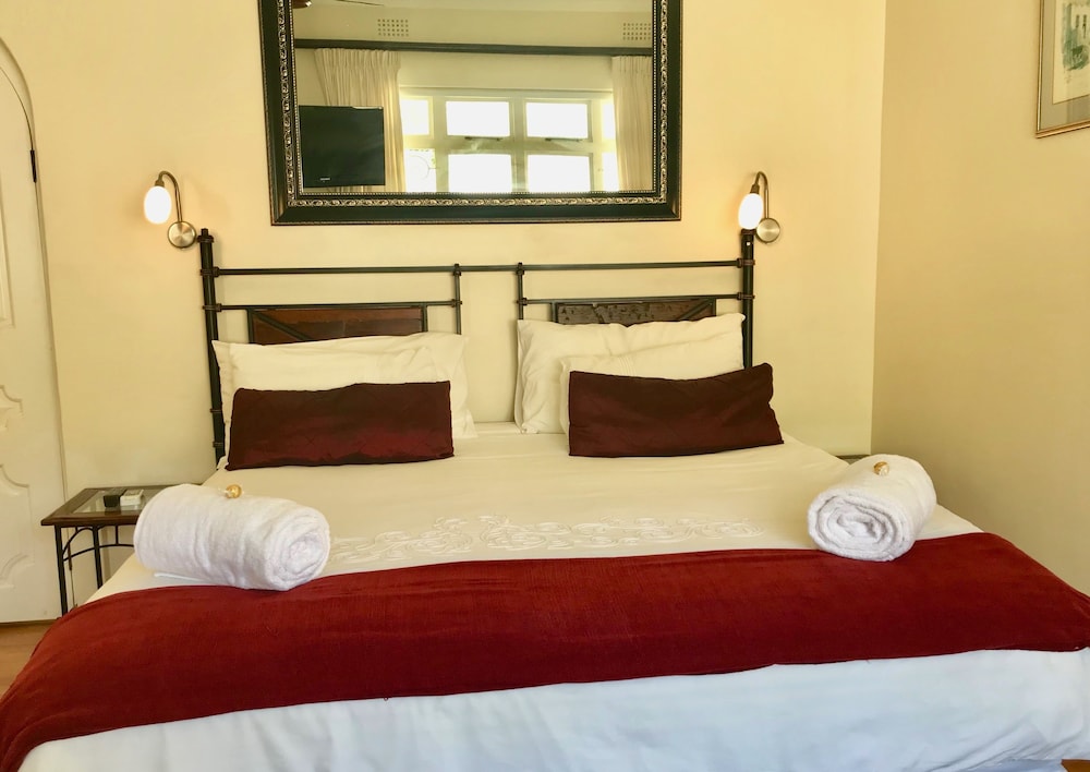 Luxury, King Bed, Bath and Shower 3/10