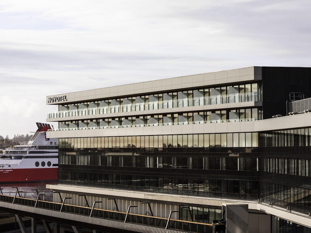 Novotel Devonport 1/50