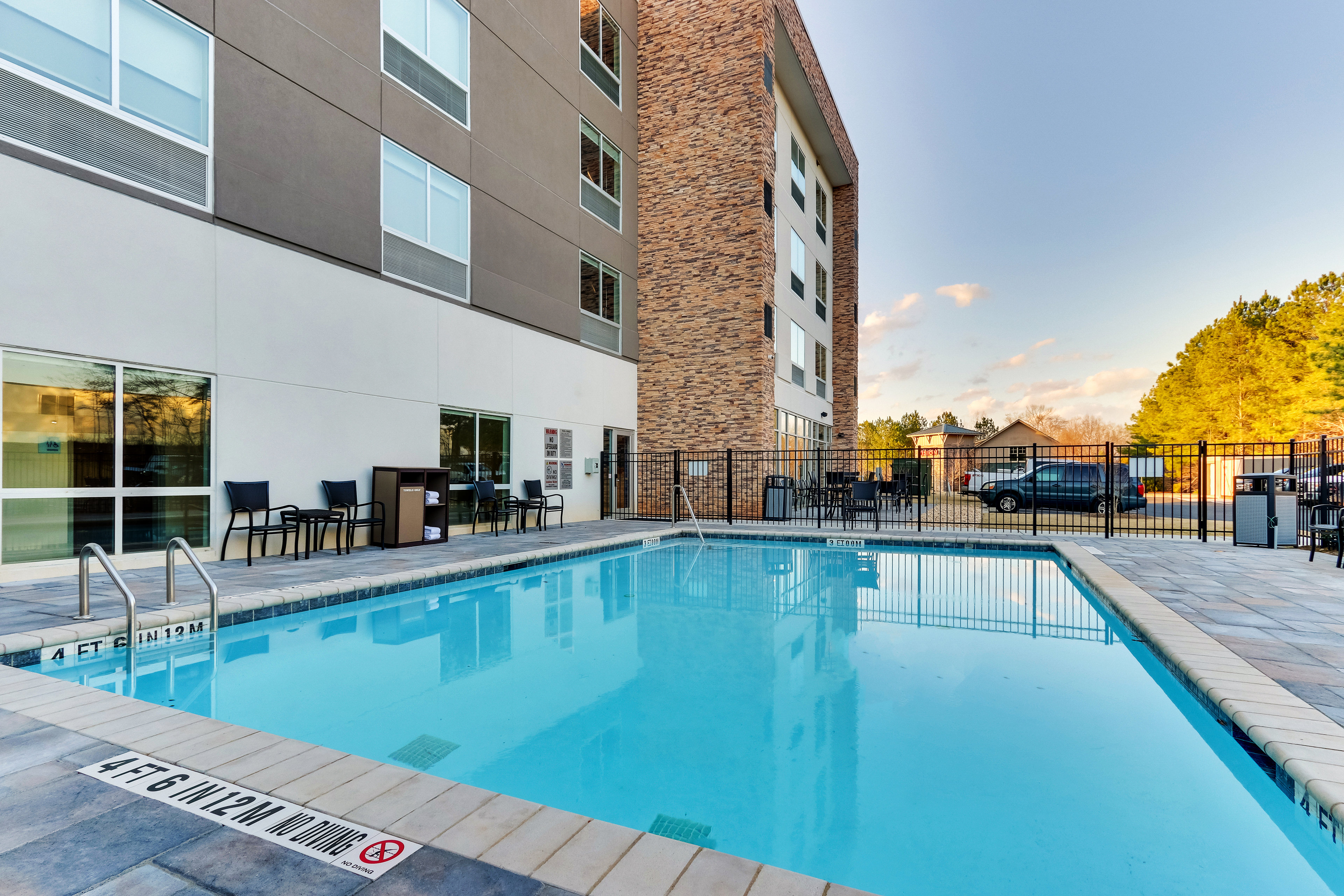 Holiday Inn Express and Suites Dawsonville 41/74