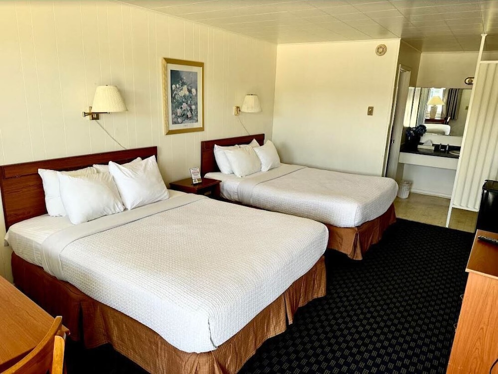 STANDARD, 2 QUEEN BEDS