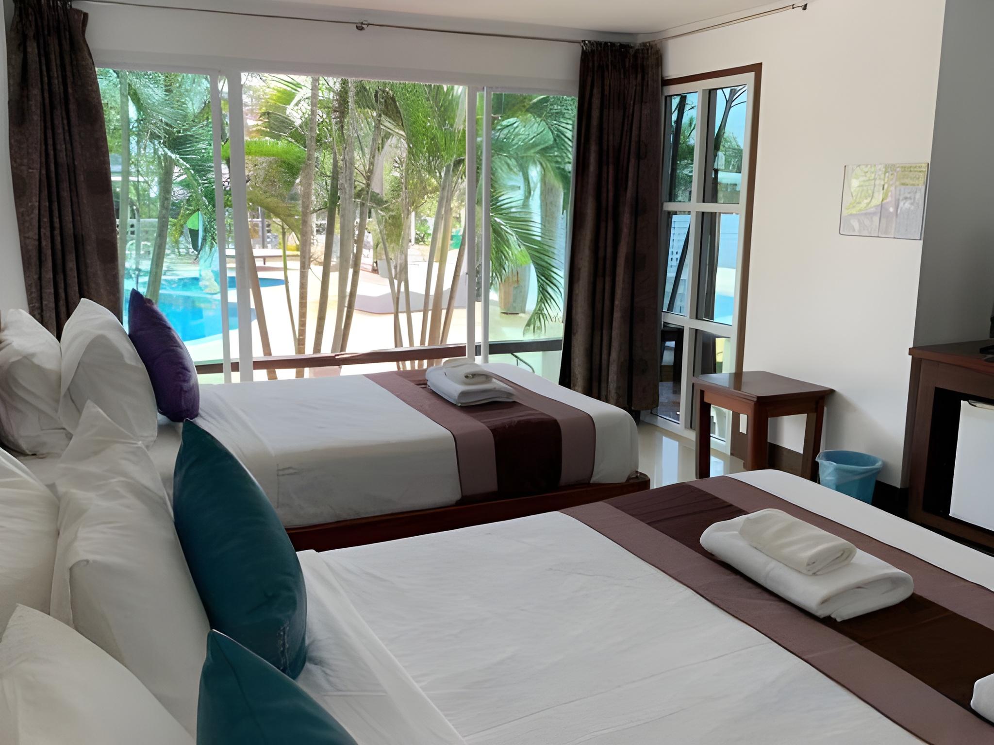 Room, 1 King and 1 Single Beds, Pool Side
