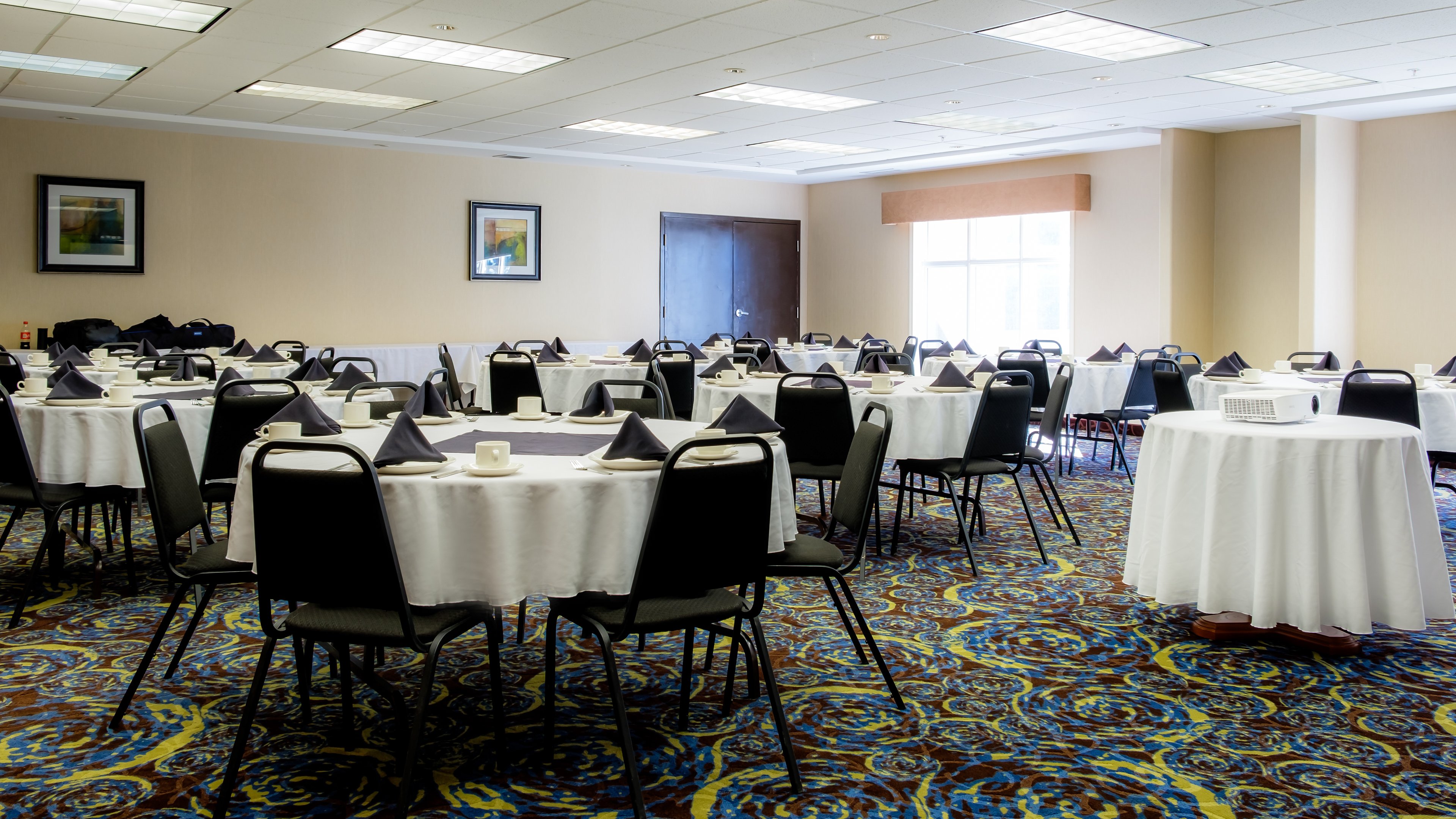 Holiday Inn Express Hotel Suites Edmonton International Airport 44/50