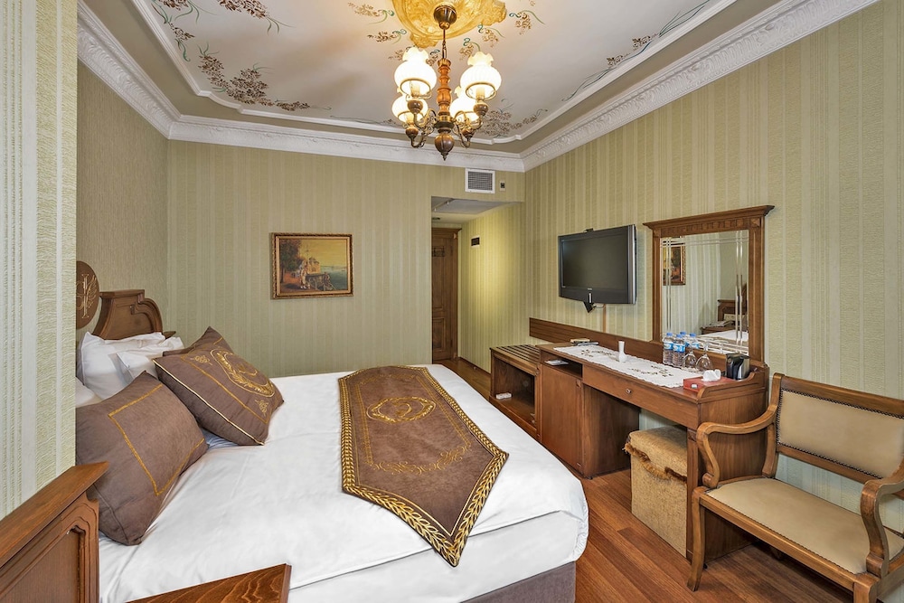 Seven Hills Hotel 40/65