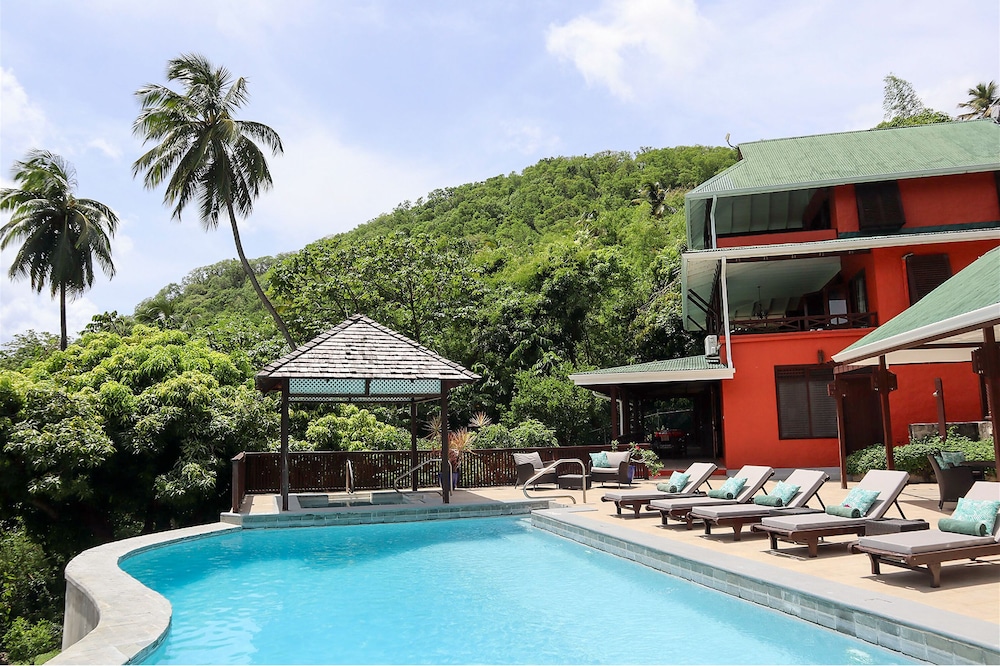 Stonefield Estate Resort 70/74