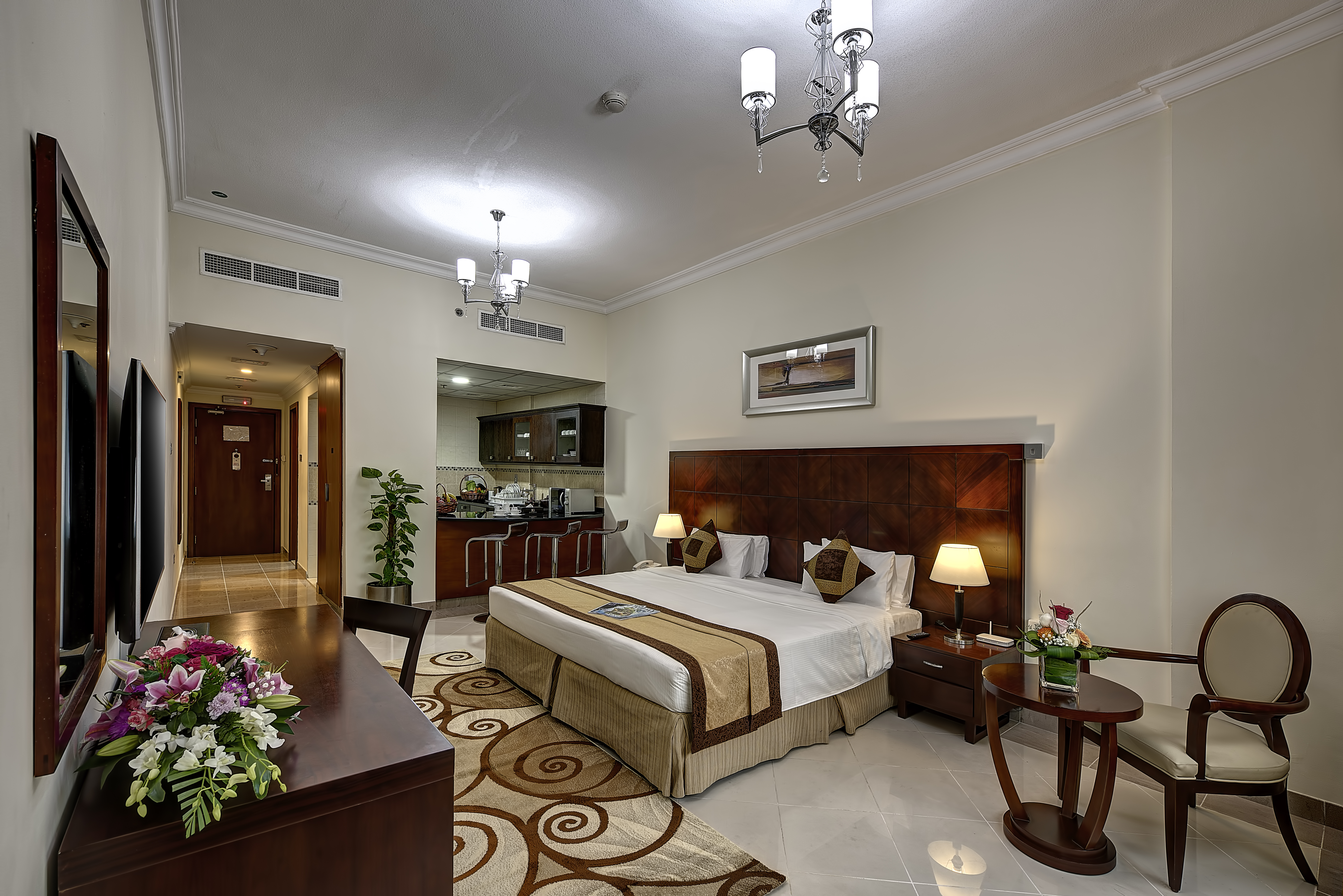 Studio, Queen Bed