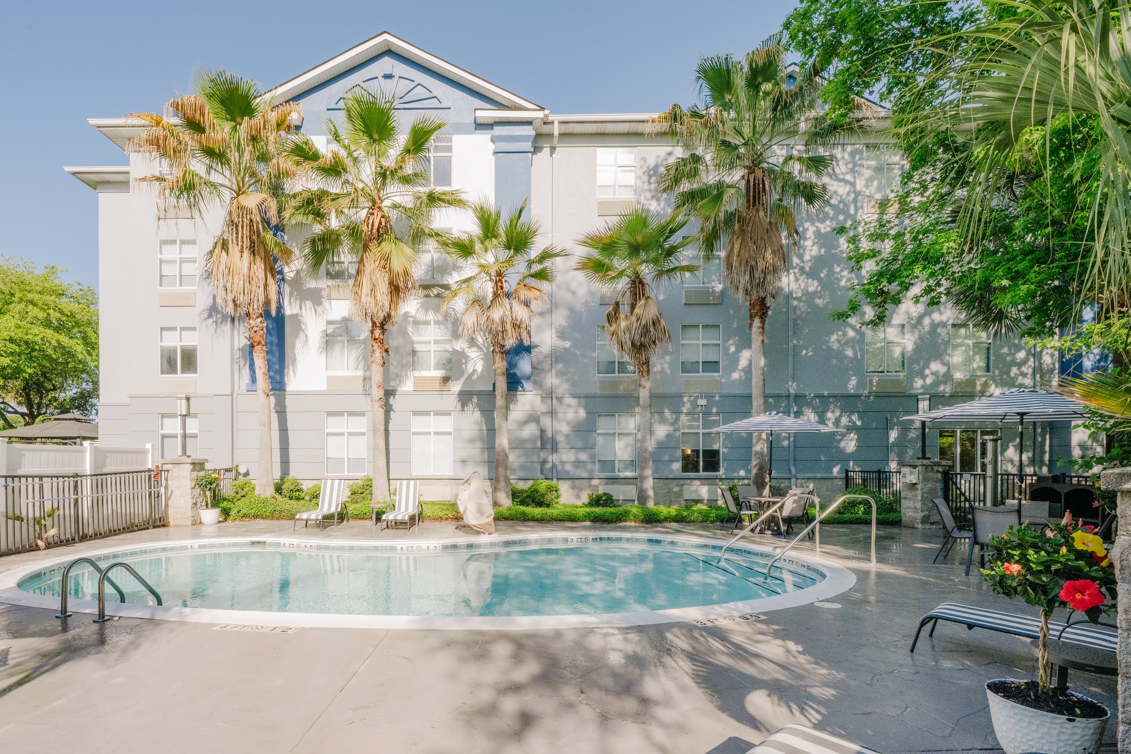 Holiday Inn Express Charleston Ashley Phosphate 24/30