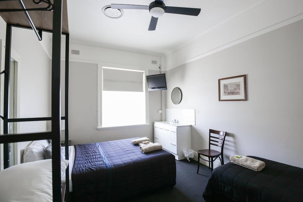 HOTEL GOSFORD 50/64