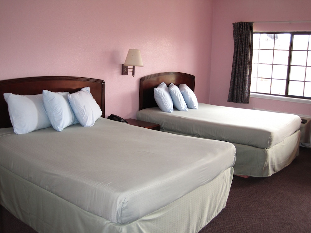 Pinn Road Inn and Suites 13/37
