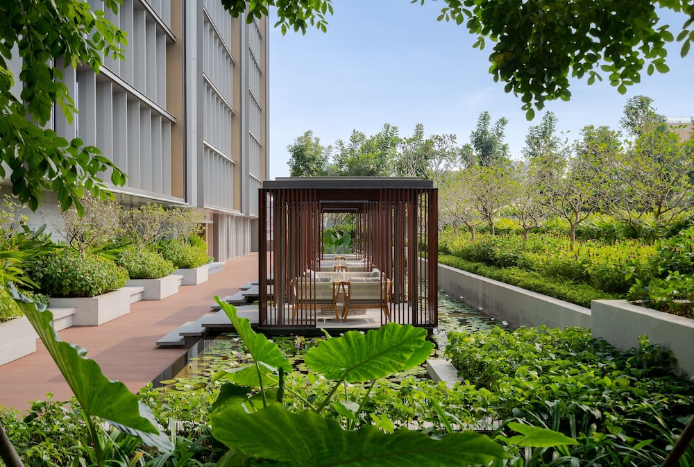 Hyatt Regency Phnom Penh 69/72