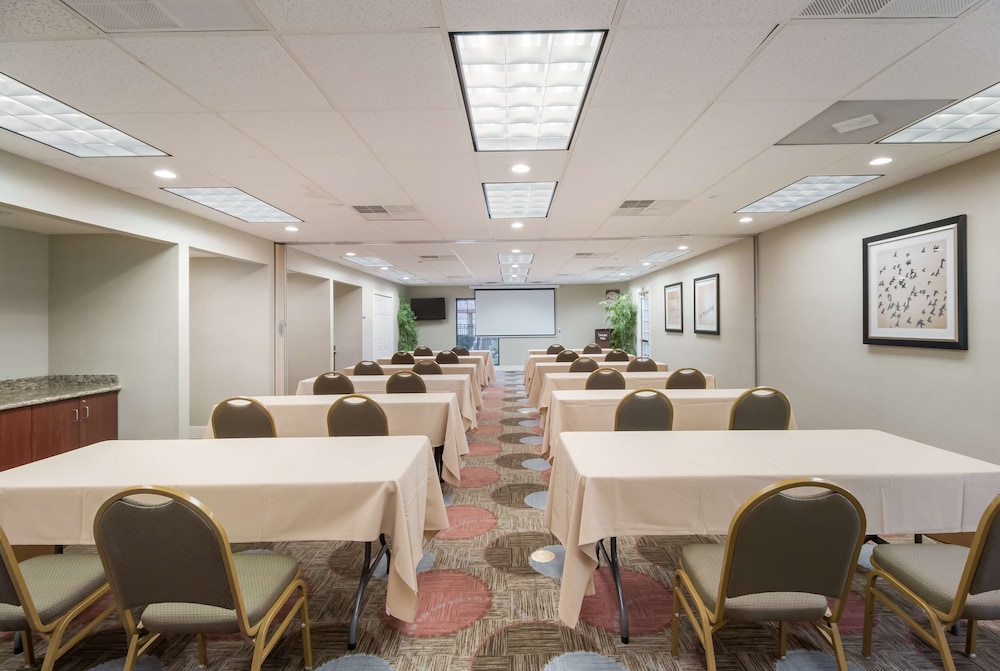 Sonesta ES Suites Torrance Redondo Beach 47/56