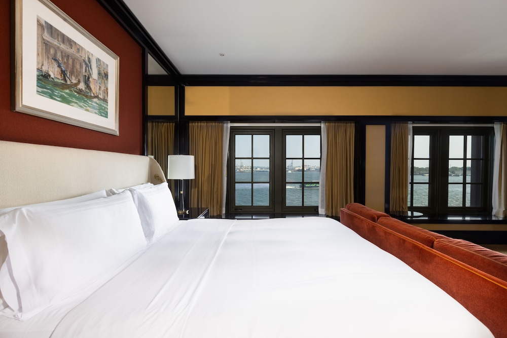 Junior Suite, King Bed, River View, Accessible