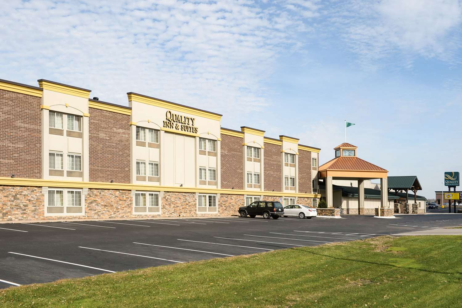 Quality Inn and Suites Ames Conference Center Near ISU Campus 44/48