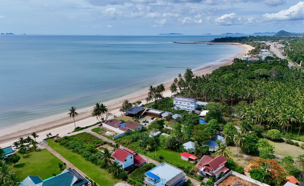 Saphli Villa Beach Resort 70/77