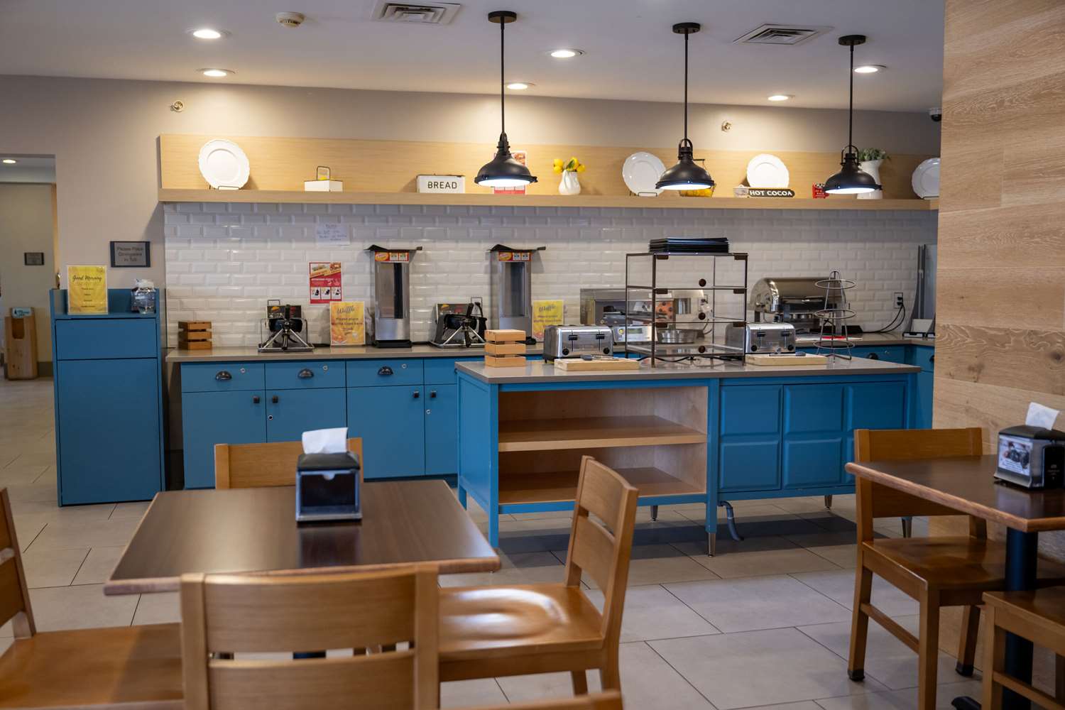 Country Inn & Suites by Radisson, Queensbury - Lake George 9/14