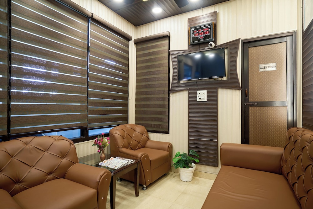 Treebo Roshan House 30/49