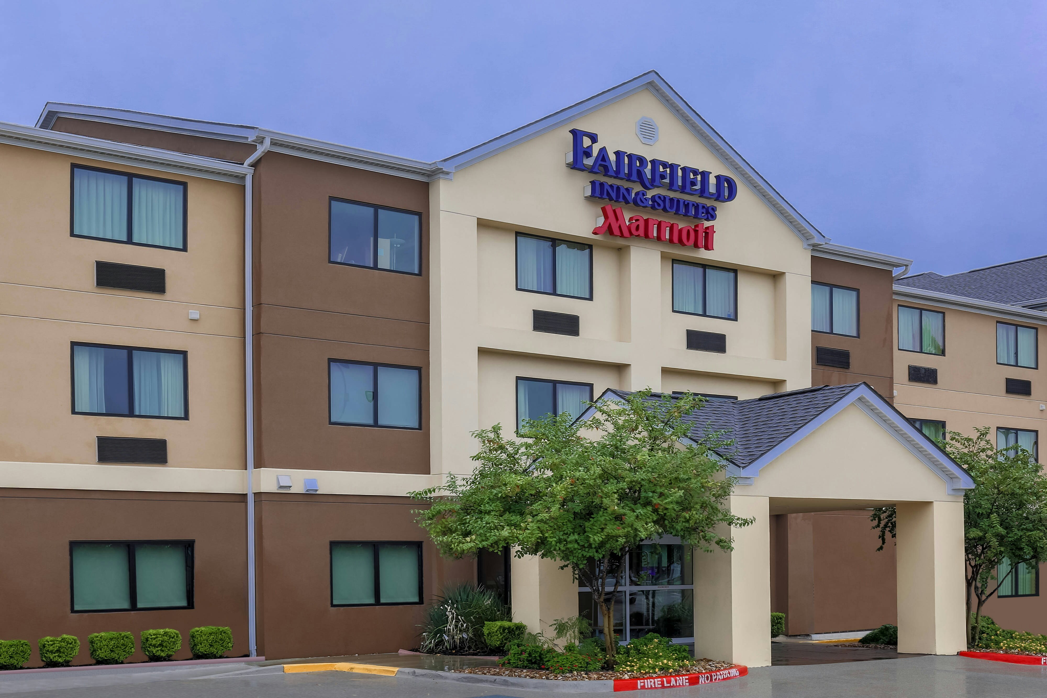 Fairfield Inn Suites Victoria 1/6