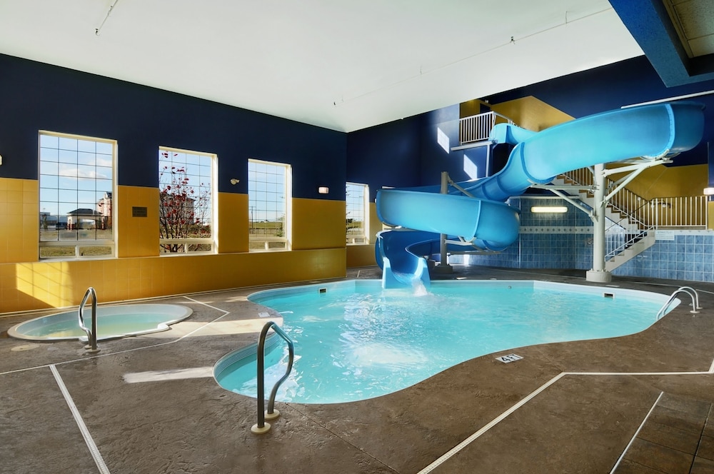 Ramada by Wyndham Red Deer Hotel & Suites 19/36