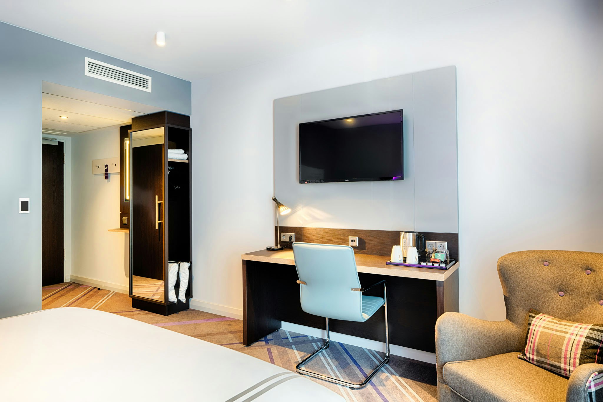 Premier Inn Darmstadt City Centre 24/45