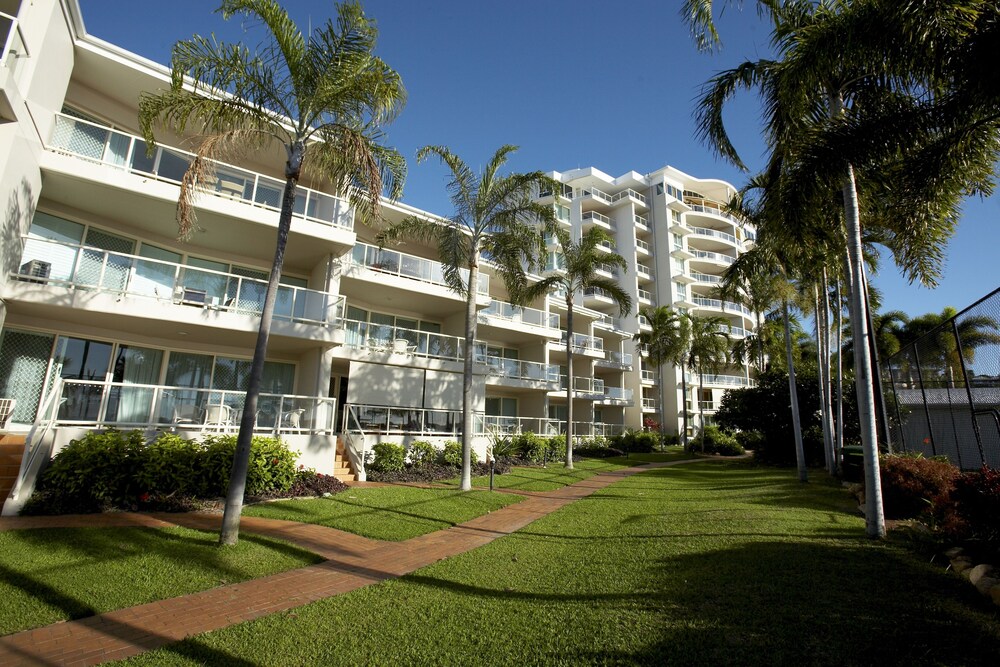 MARINERS NORTH HOLIDAY APARTMENTS 8/77