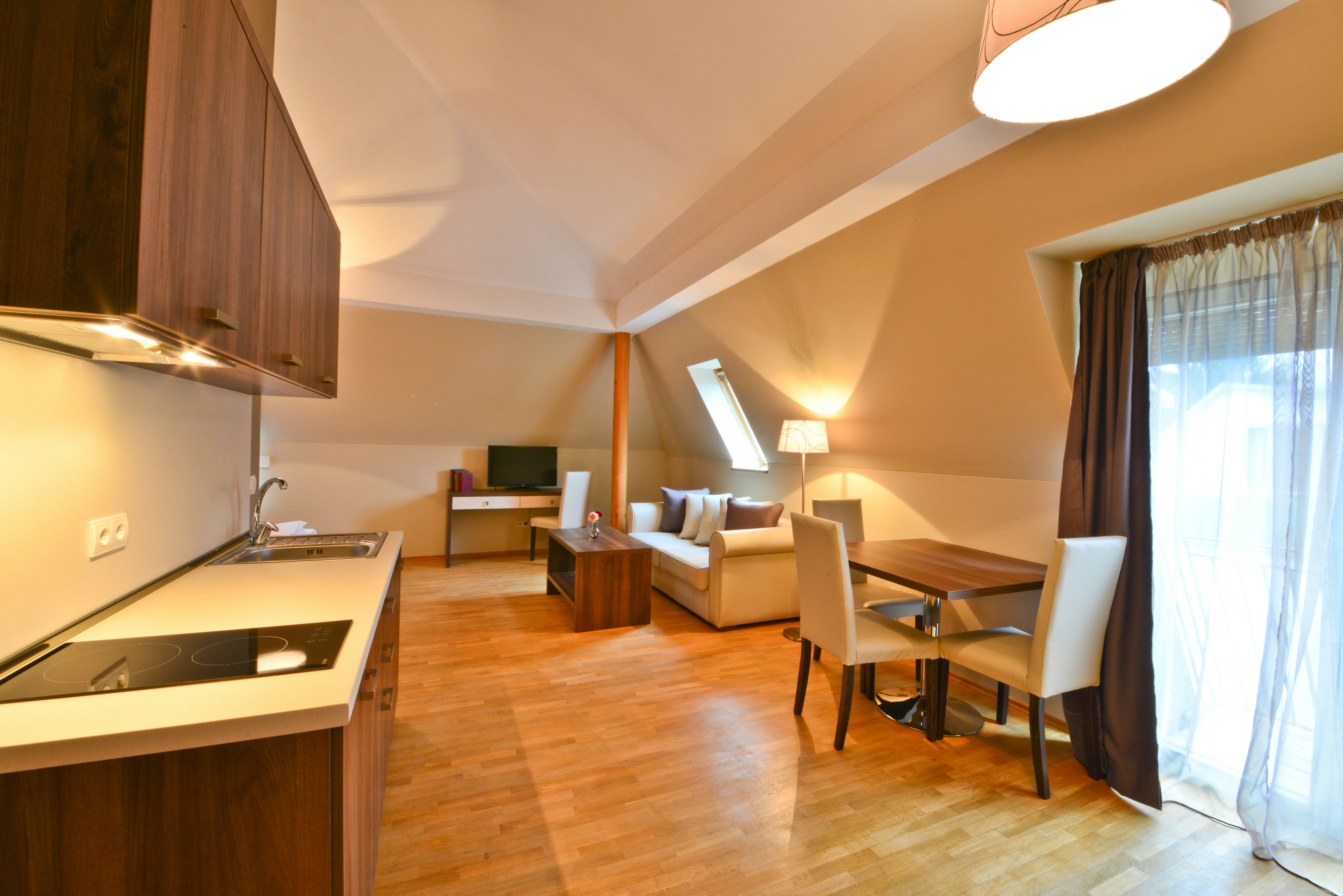 Empress Boutique Hotel 53/65