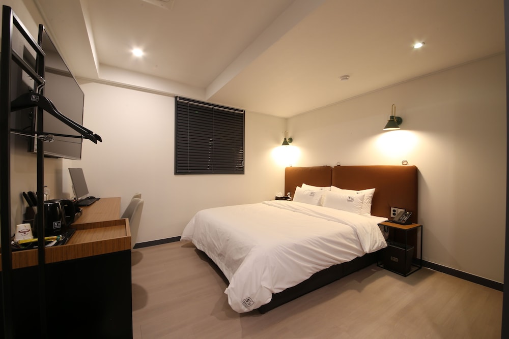 Busan Seomyeon 1st Street No. 25 9/53