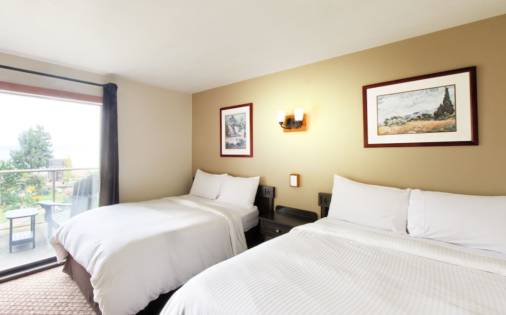 Kingfisher Oceanside Resort and Spa 22/59