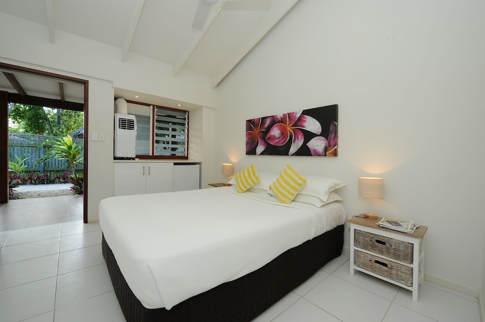 2 BEDROOMS, GARDEN