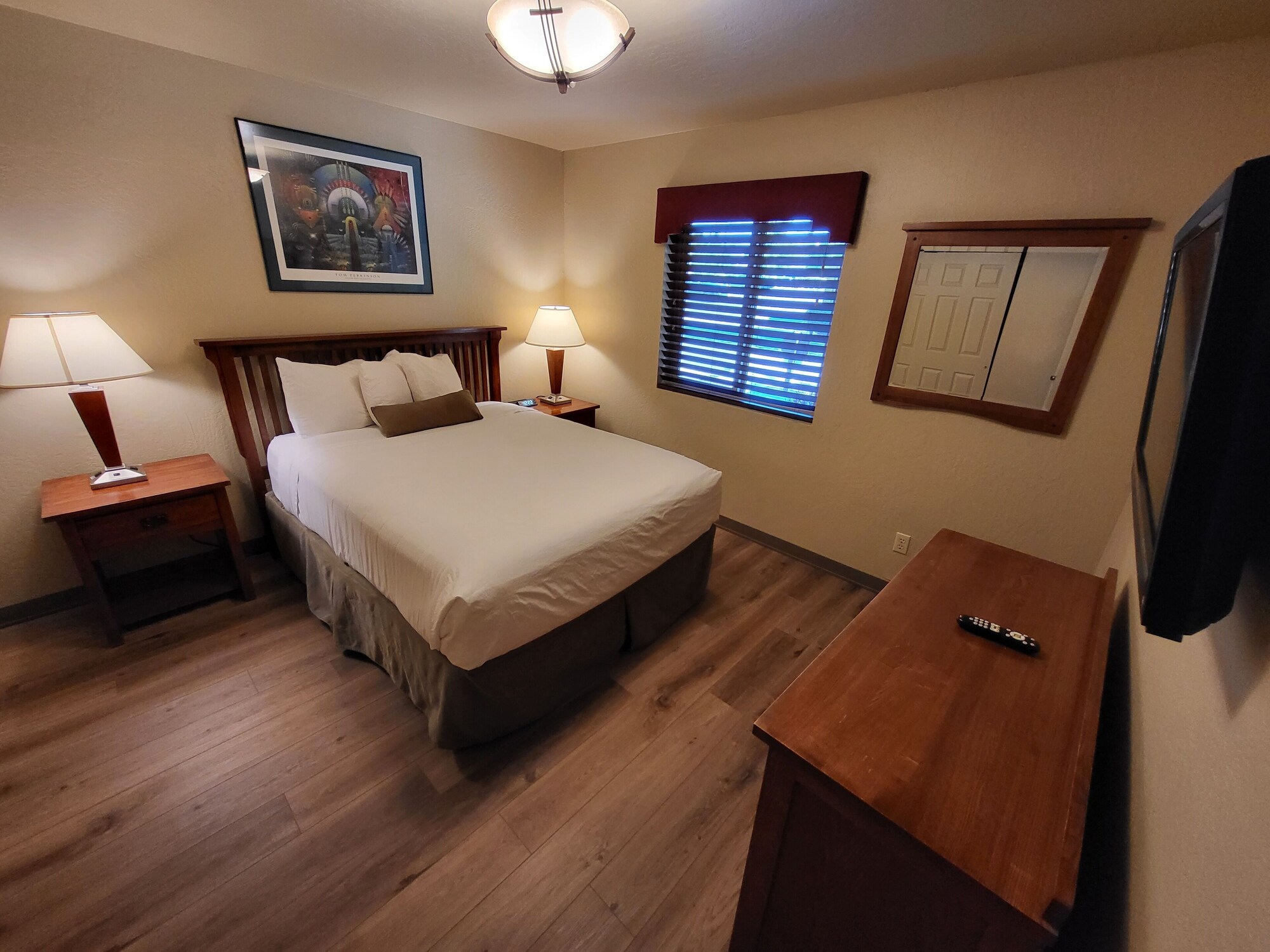 2 Bedrooms, Loft, King and Queen Murphy Bed, Sofa