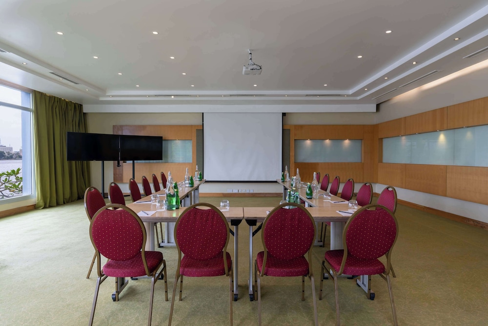 Radisson Blu Anchorage Hotel 74/84