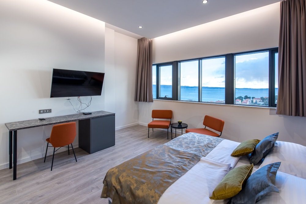Seascape Luxury Rooms 6/14