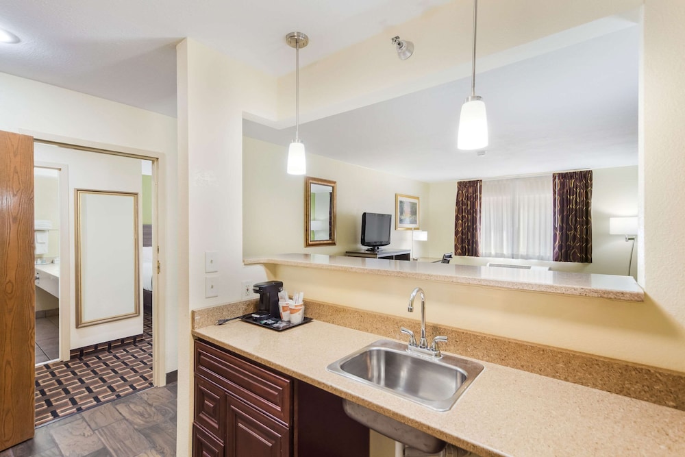 Quality Inn Lincoln Cornhusker 10/30