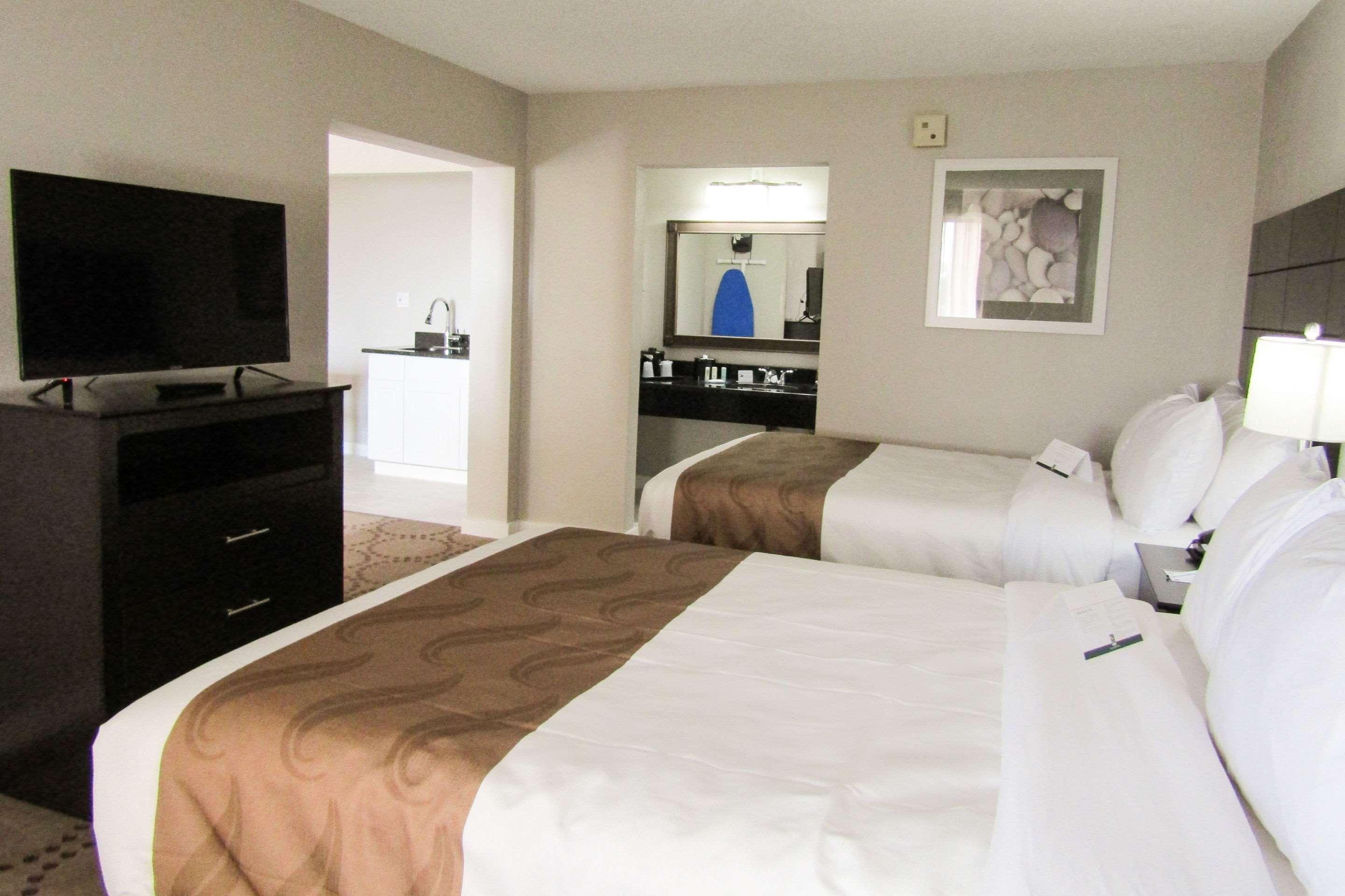 SUITE, 2 DOUBLE BEDS