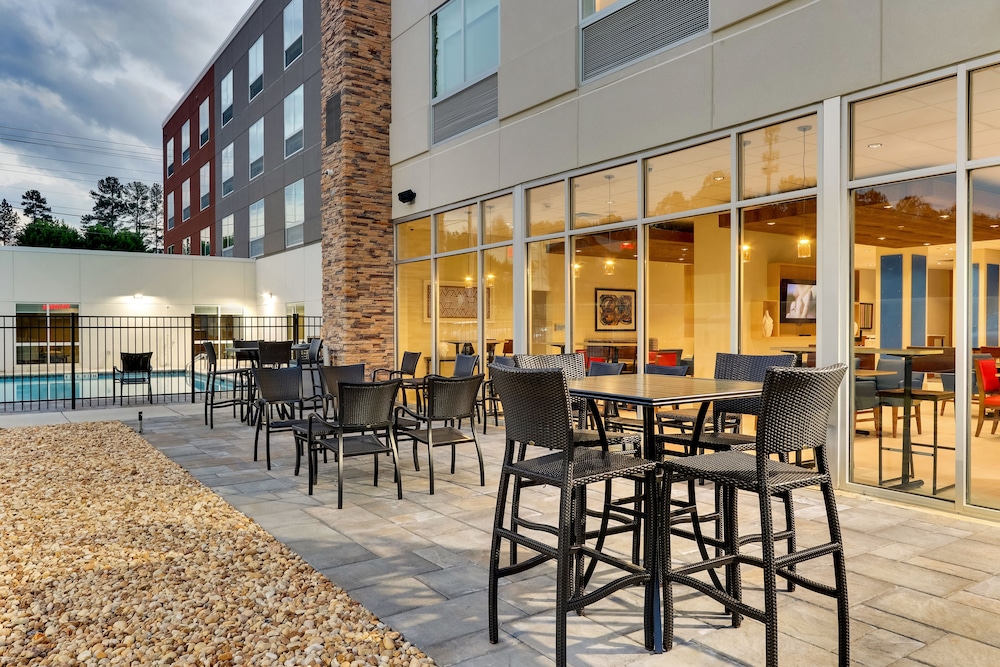Holiday Inn Express and Suites Dawsonville 55/74