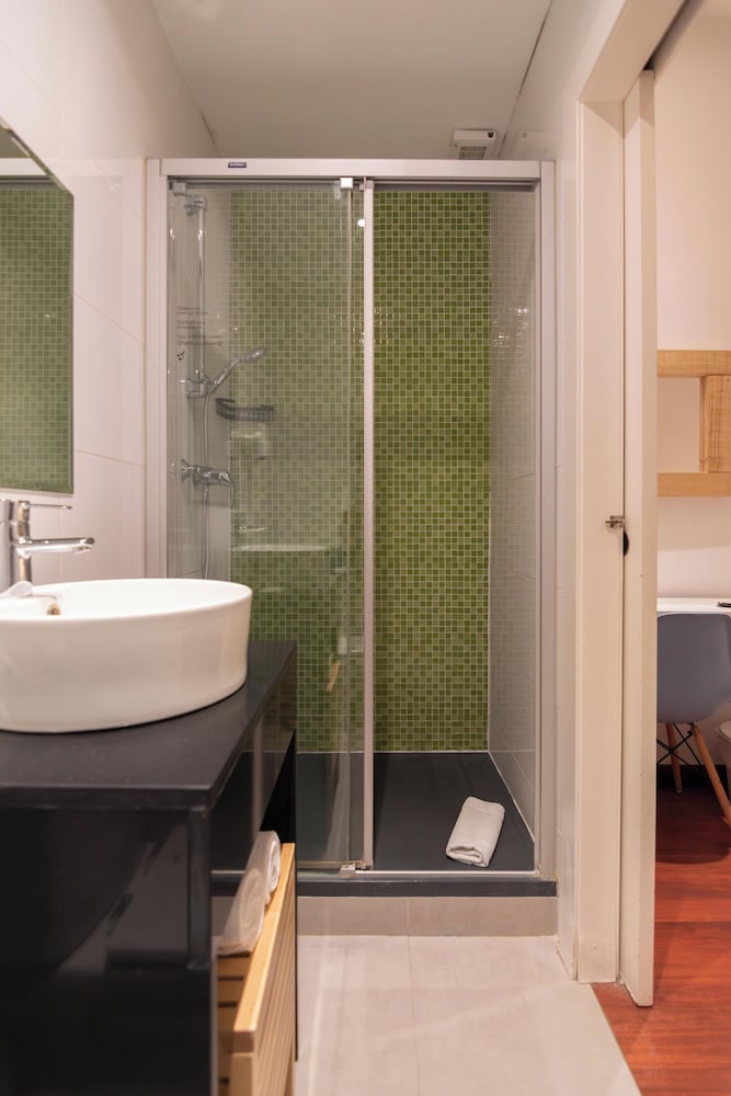 Rodamon Barcelona Hostel 52/56