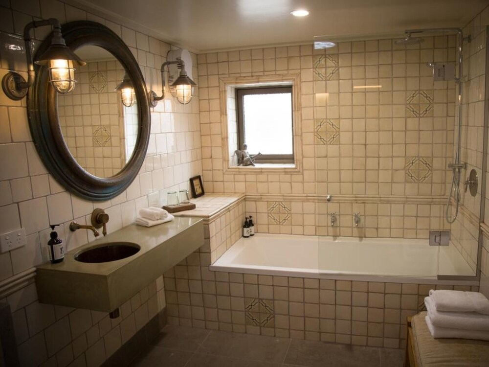 The Headwaters Eco Lodge 48/49
