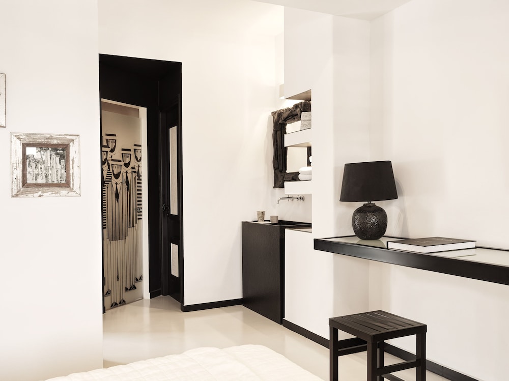 Liostasi Hotel And Suites 2/50