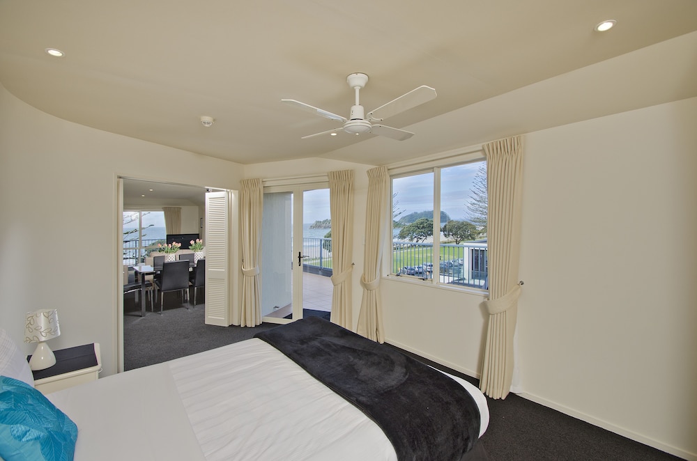 The Pavilions Beachfront Apartments 25/76