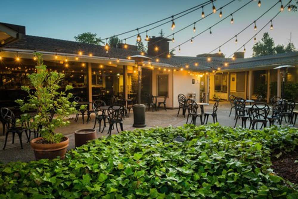 Los Gatos Lodge 24/26