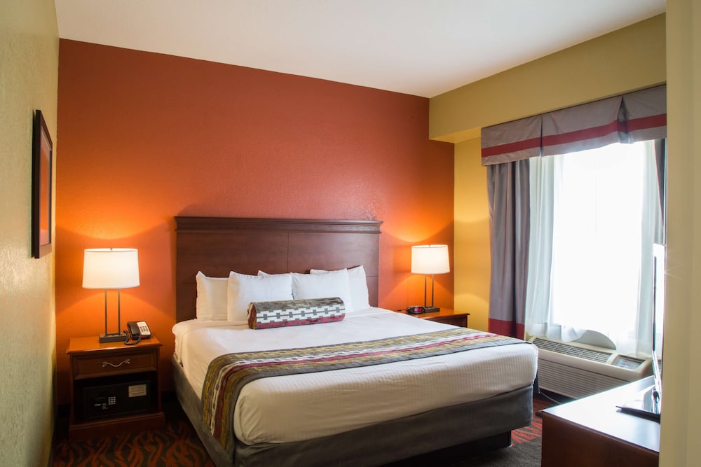 Executive Inn & Suites 9/39