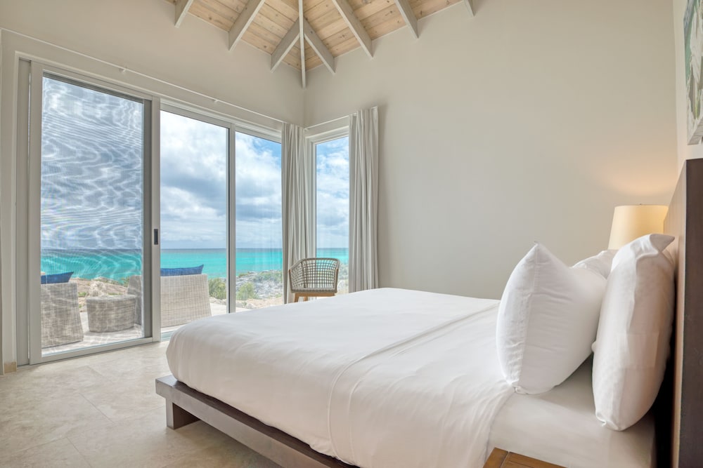 3 Bedrooms, Coral, Villa, 3 King Beds, Ocean Front