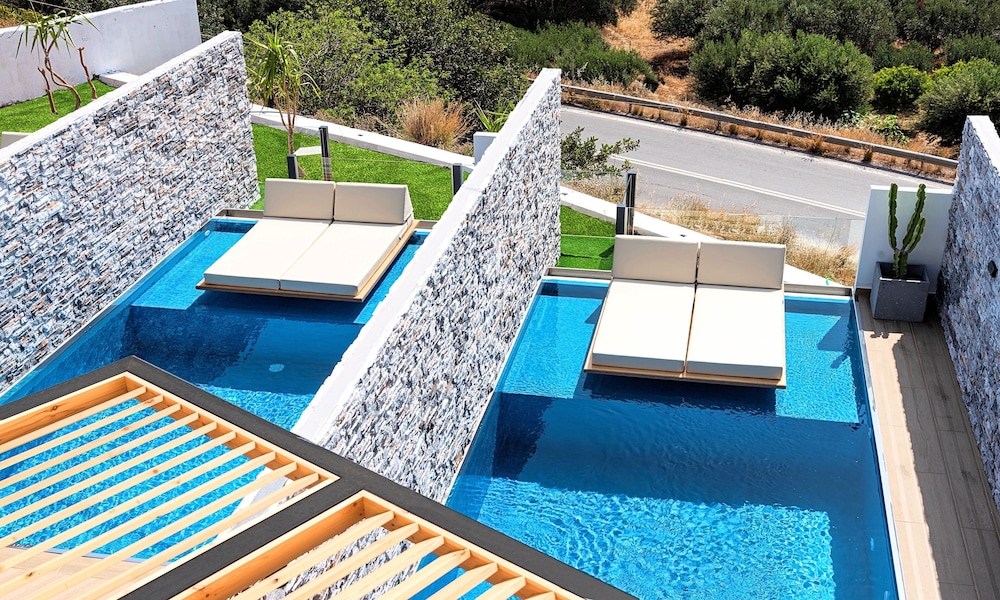 Aelia Suites 10/63
