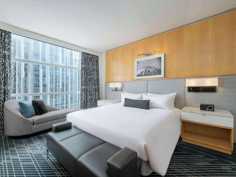 1 BEDROOM, SIGNATURE, SUITE, KING BED, SOFA