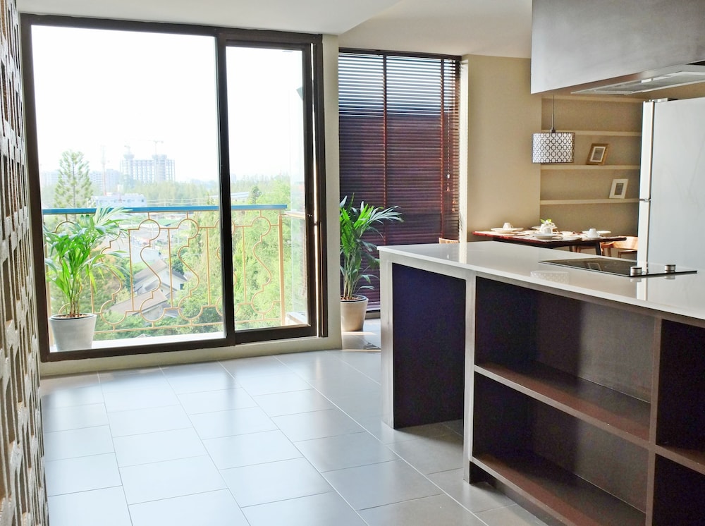 Balcony Courtyard Sriracha Hotel Serviced Apartments 50/50