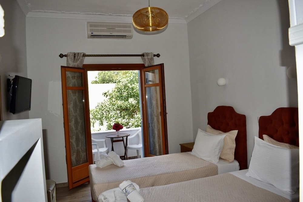 Minoa Hotel 2/50